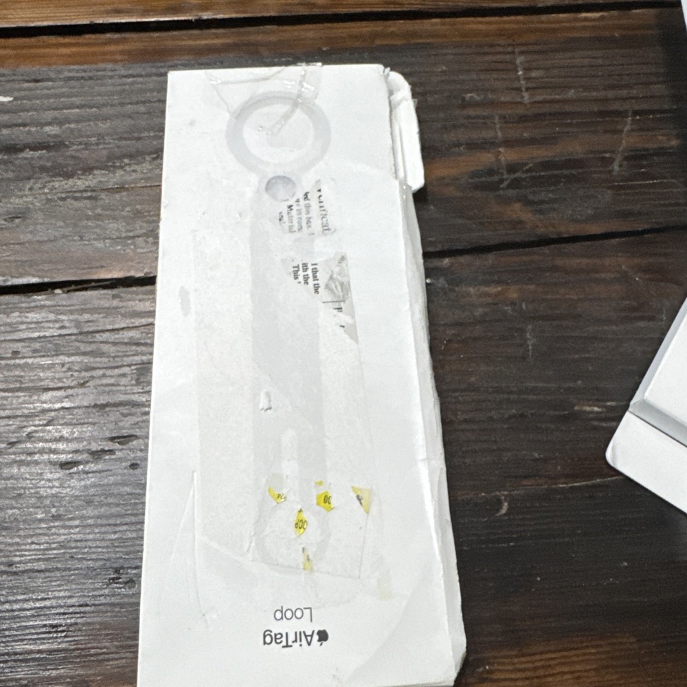 GENUINE Apple AirTag Loop Air Tag MX4F2ZM/A - White - Picture 5 of 5